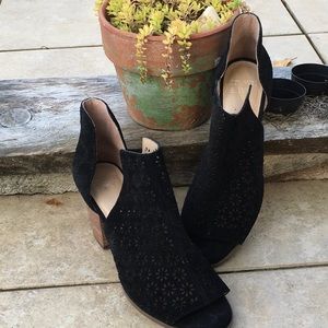 Crown & Ivy Slide on